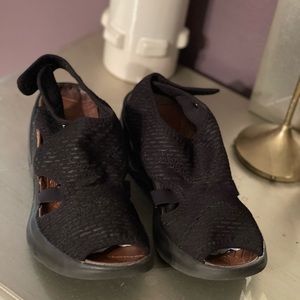 Bzees Black strap sandals